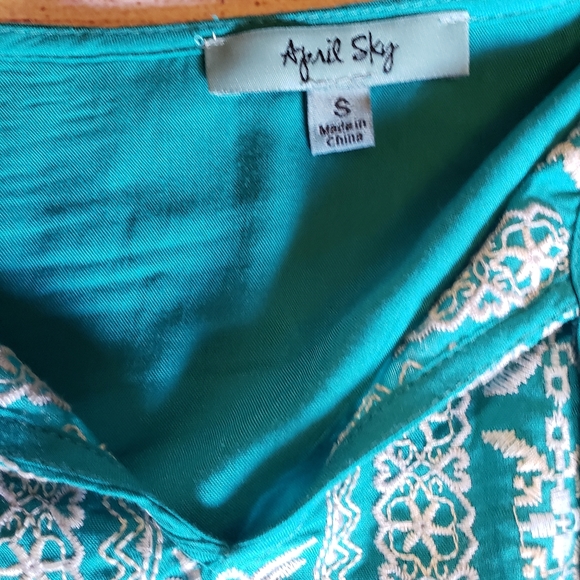 April Sky embroidered blouse size small - Picture 3 of 4